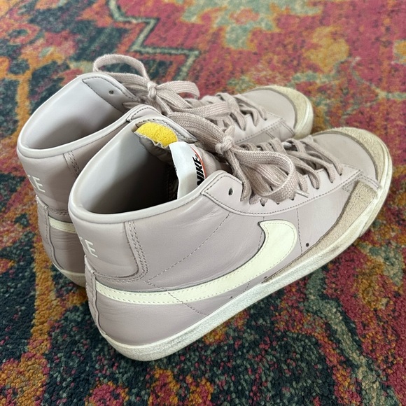 Nike | Women's ‘Mauve’ Lavender Blazer ‘77 Mid High-Top Lace Up Sneakers, size 9 - Picture 6 of 13